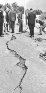 Photograph of crack in road in Ceres caused by earthquake